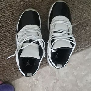 Jordan 11s low concords
